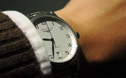 浪琴深圳維修網(wǎng)點(diǎn)（浪琴手表進(jìn)水了怎么辦）